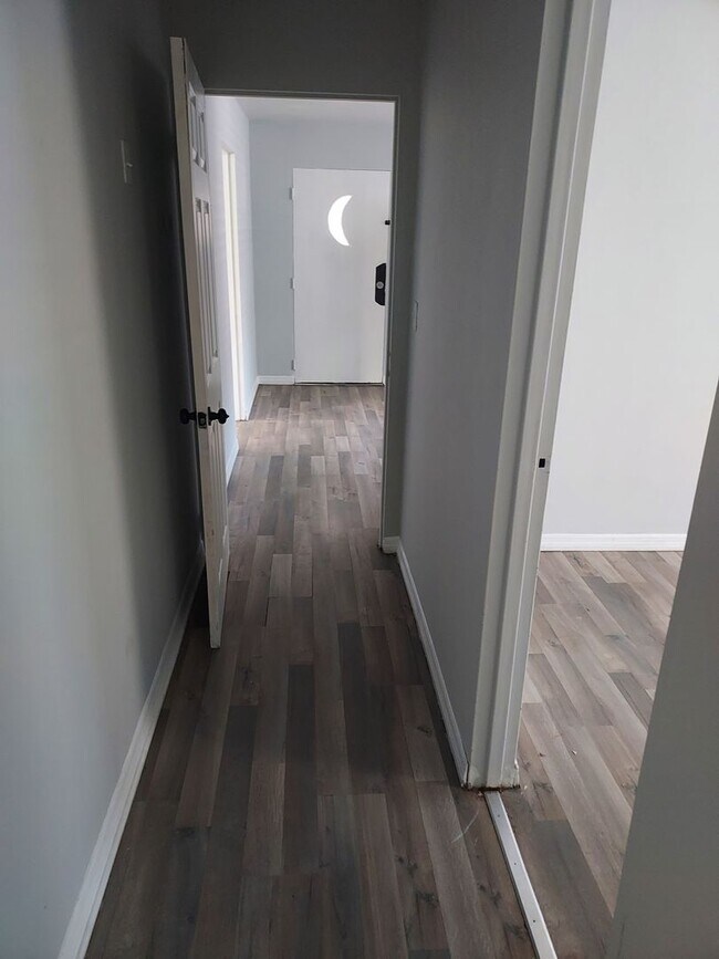 Building Photo - Stylish 2-bedroom apartment with 1 bathroom