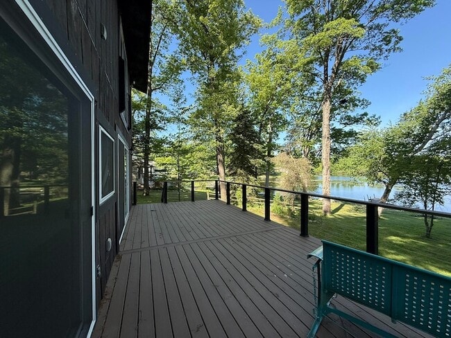 Building Photo - 8649 Hidden Lake Dr