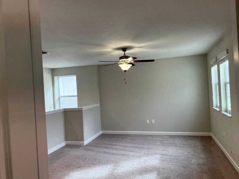 Building Photo - 923 Terra Vista St