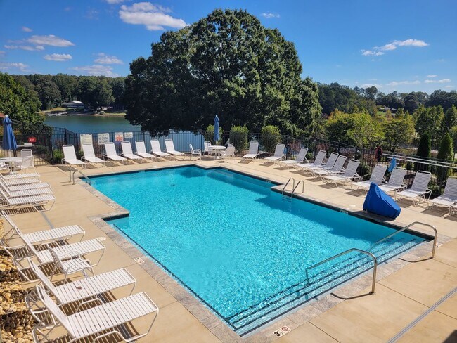 Building Photo - Brand New Luxury 2 Bed/2 Bath Condo - Wate...