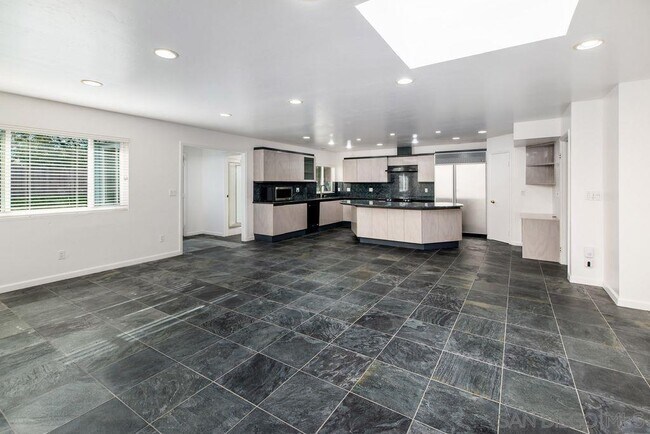 Building Photo - 8686 Cliffridge Ave