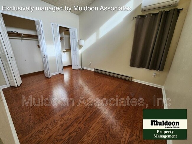 Building Photo - 654 S Bellflower Dr