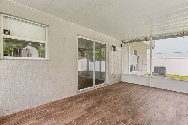 Building Photo - Newly Renovated 4 Bedroom!