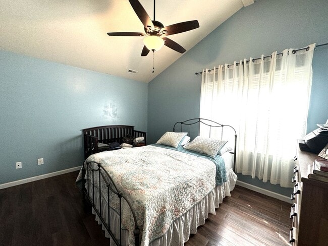 Building Photo - An adorable home within the City!