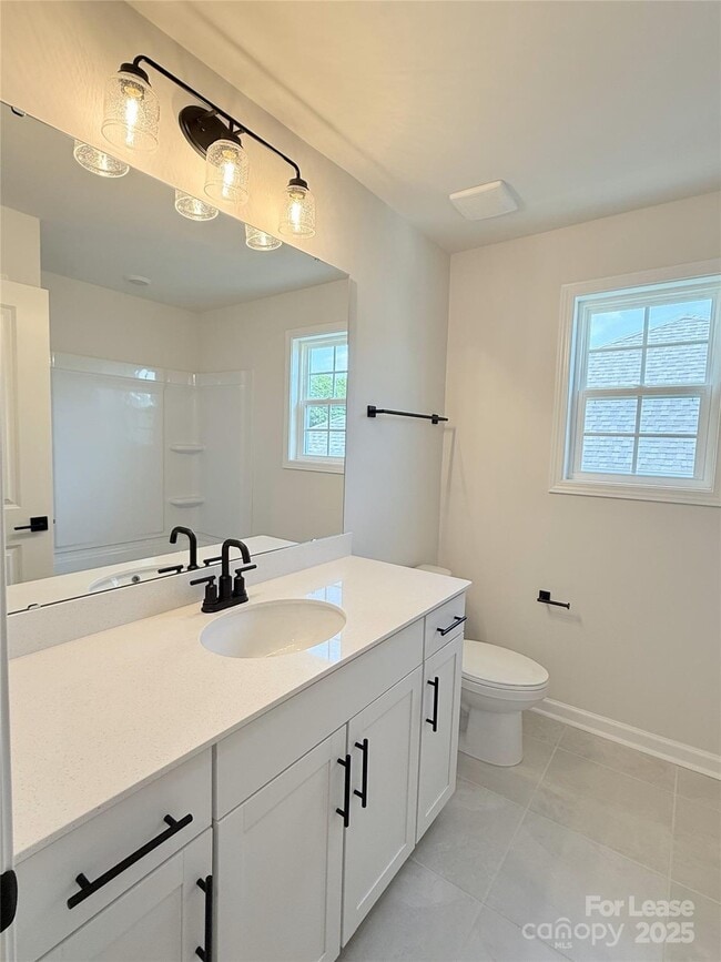 Building Photo - 5084 Silver Crk Ln