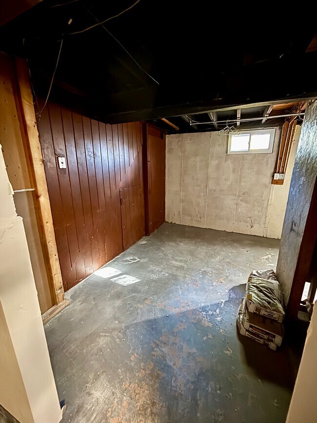 Building Photo - 710 Loyola Dr