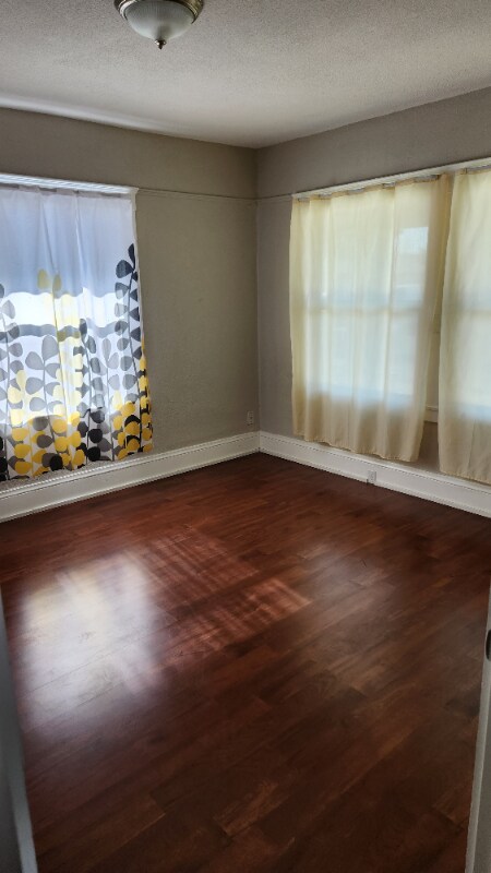 Building Photo - 440 E Arcade St