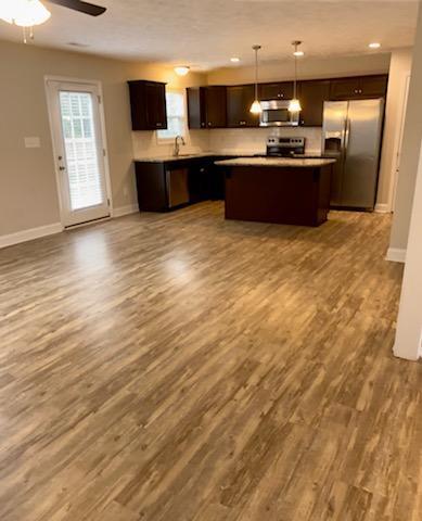 Building Photo - 415 Lake Edge Ln
