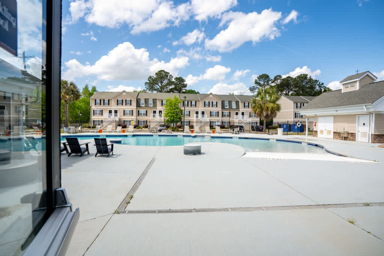 Building Photo - 1051 Southern Dr