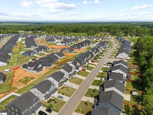 Building Photo - 680 Lady Fern Dr