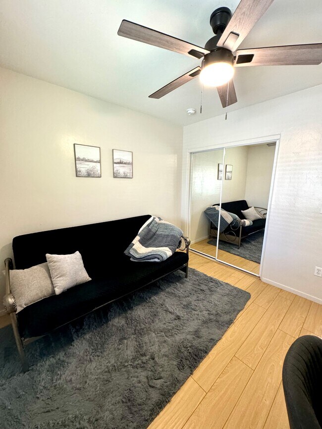 Building Photo - 650 E Camino Alteza