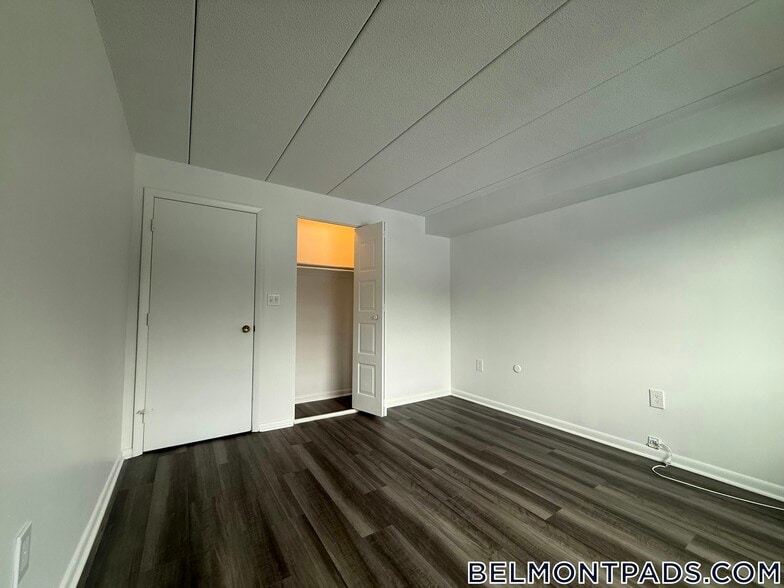 Building Photo - 53 Hill Rd