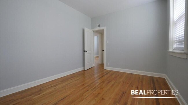 Building Photo - 1 bedroom in CHICAGO IL 60613