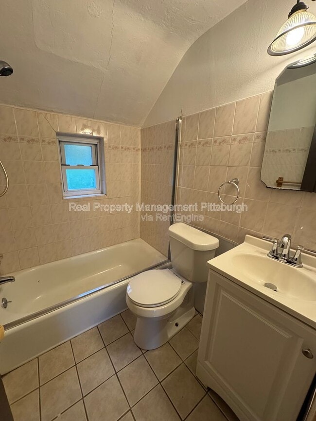 Building Photo - 48 Wenzell Pl