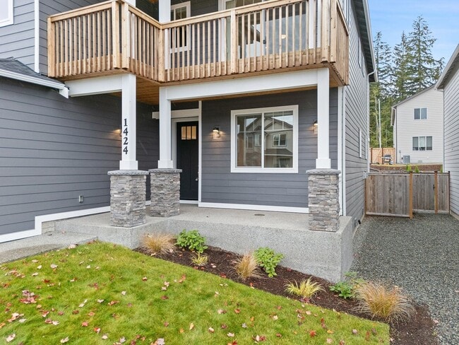 Building Photo - Newer 4-Bedroom Home in Bremerton