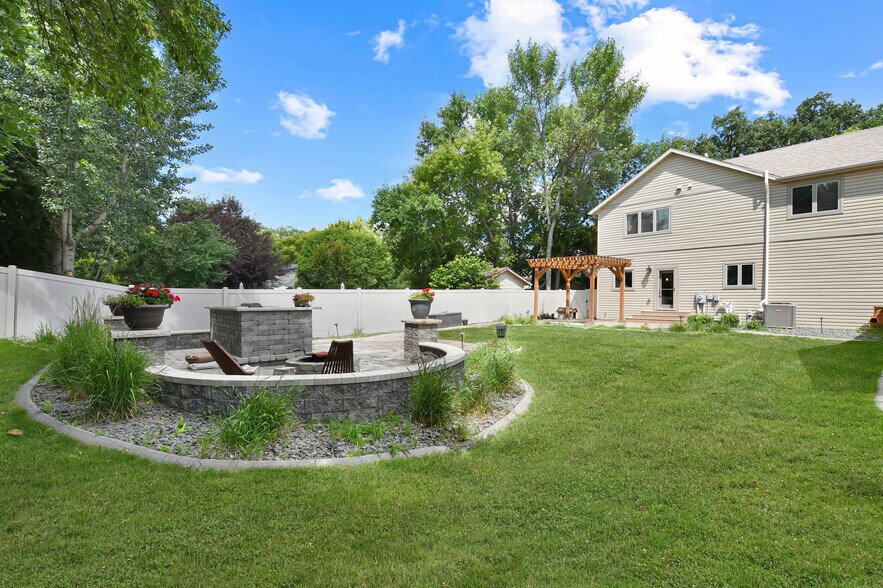 Building Photo - 154 W Beaton Dr