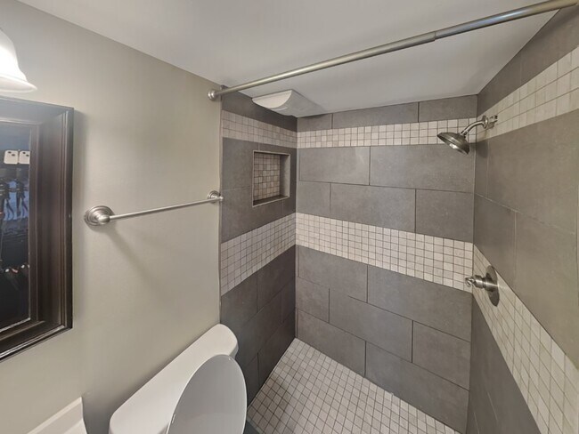 Building Photo - Lantern Square Apartments-B5