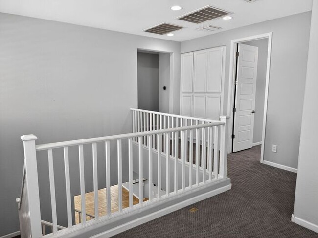 Building Photo - Stunning 5 Bed/5Bath Home in Gated Community – Over 3,100 SqFt of Modern Living -New Carpet throu...