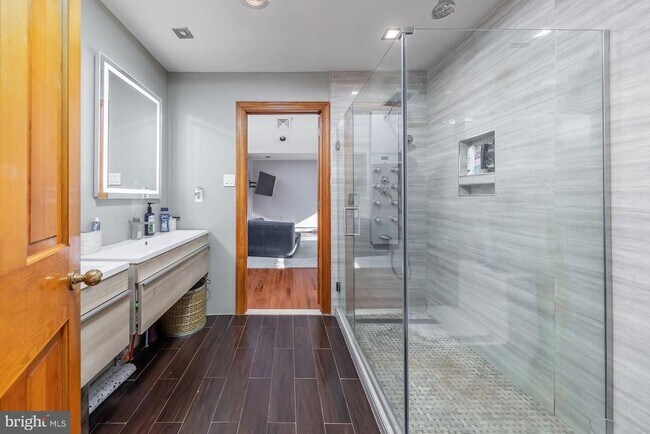 Building Photo - 1322 Commissioners Rd