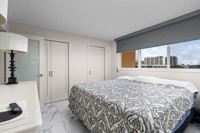 Building Photo - 2400 NE 9th St