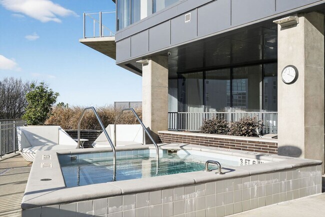 Building Photo - Charming Furnished HighRise 2BR Condo in Atlanta