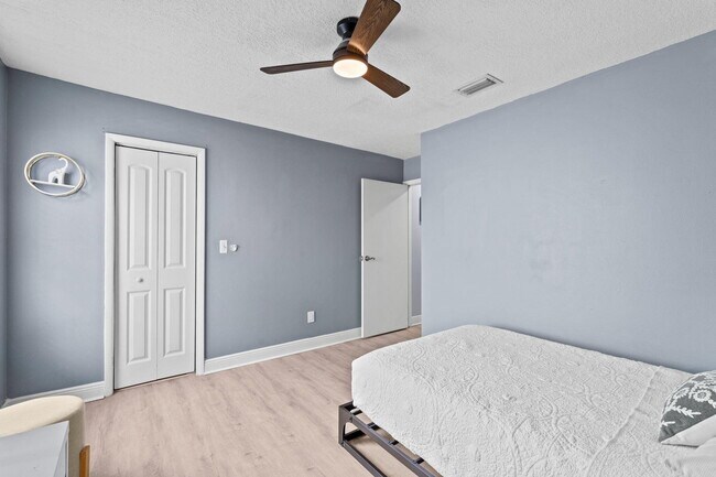 Building Photo - 1599 Bayridge Pl