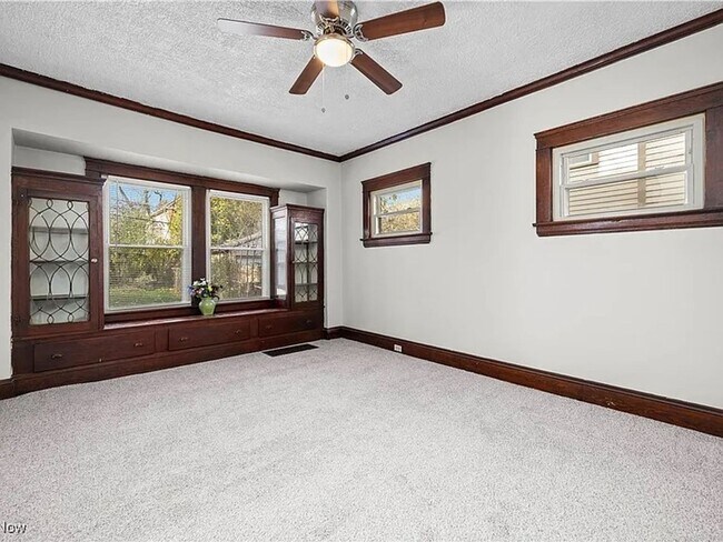 Building Photo - Renovated 3 Bedroom Home with 2 Baths