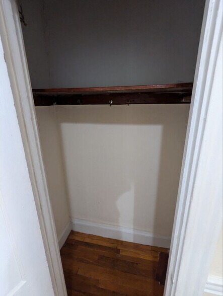 Building Photo - 376 Riverway