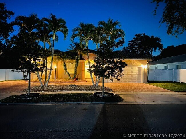 Building Photo - 12725 NW 18th Ct