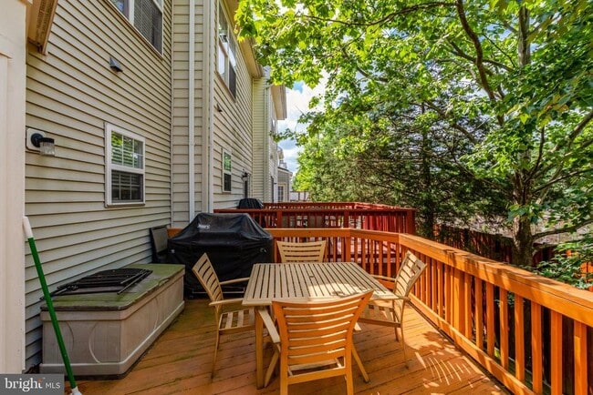 Building Photo - 3825 Watkins Mill Dr