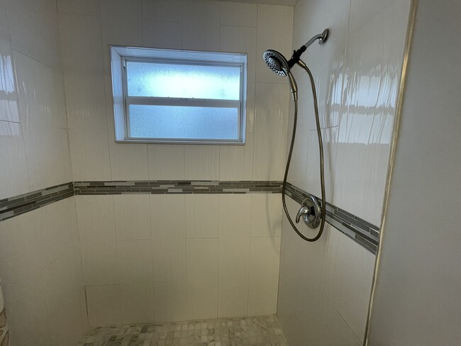 Tile Shower w/Window - 123 SE Sailfish Ln