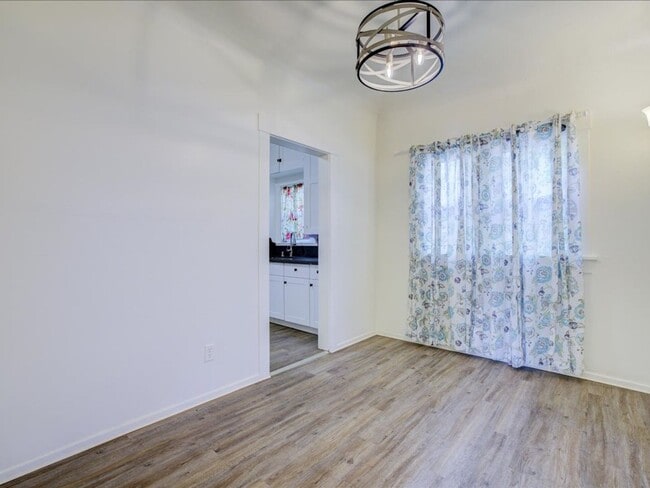 Building Photo - Cozy & Stylish 2-Bedroom Home with Spacious Backyard!