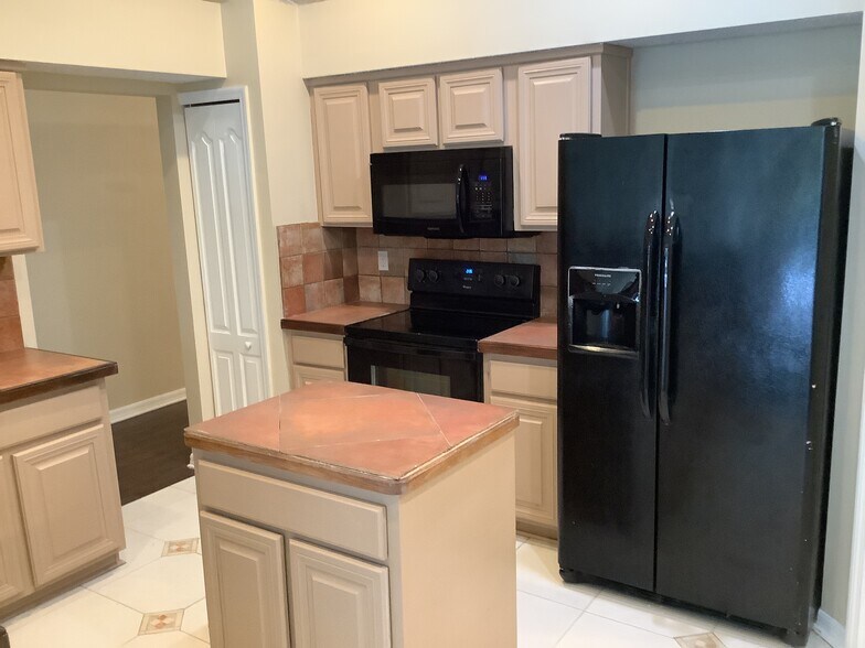 Building Photo - 181 Johns Glen Dr