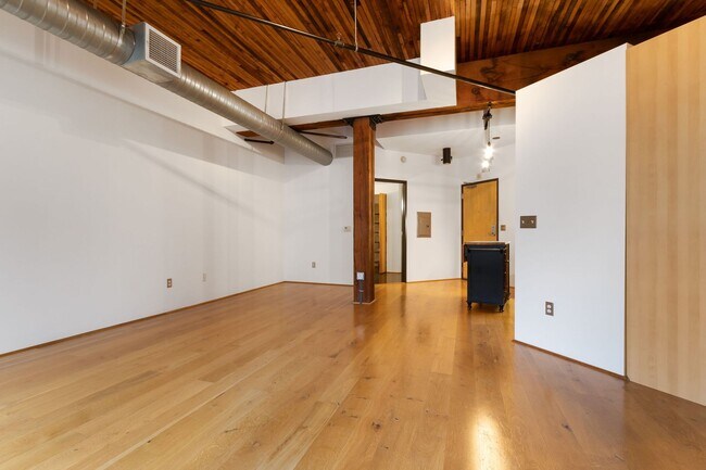 Building Photo - Chic, urban studio condo in the Pearl—Peaceful, In-unit w/d, 14-ft ceilings, deeded parking