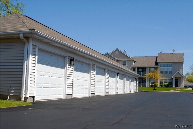 Building Photo - 25 Spring Meadow Dr