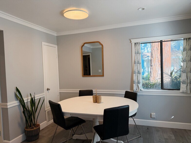 Building Photo - 34736 Tuxedo Cmn