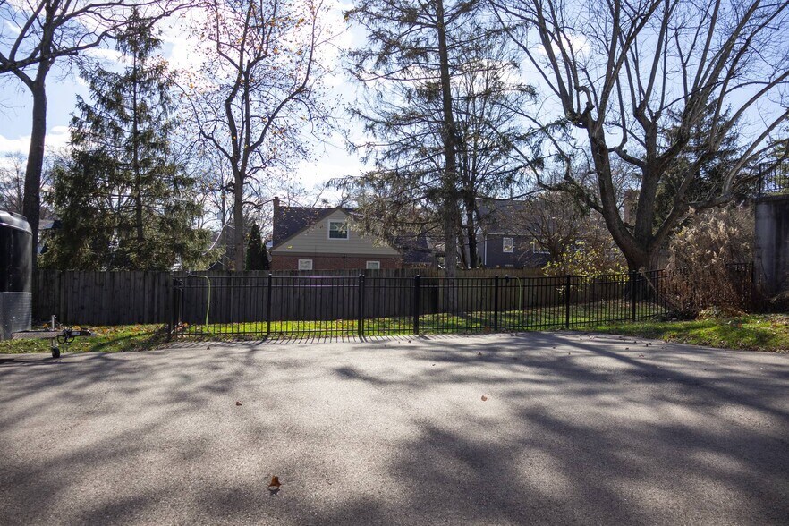 Fenced in shared backyard - 7524 Montgomery Rd