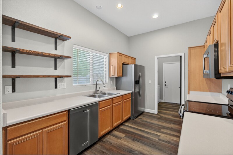 Building Photo - 8105 W Beck Ln