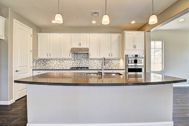 Building Photo - Highly sought neighborhood, stunning home!