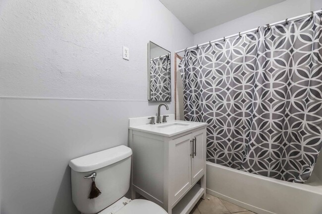 Building Photo - 307 Regina Way