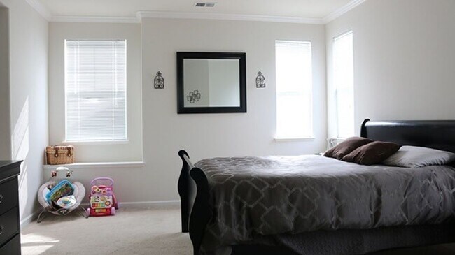 Building Photo - 7861 Dickens Way