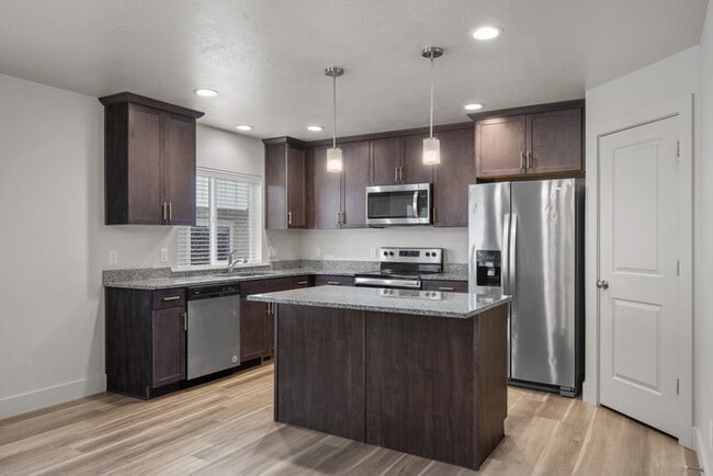 Building Photo - 1027 E 1060 S