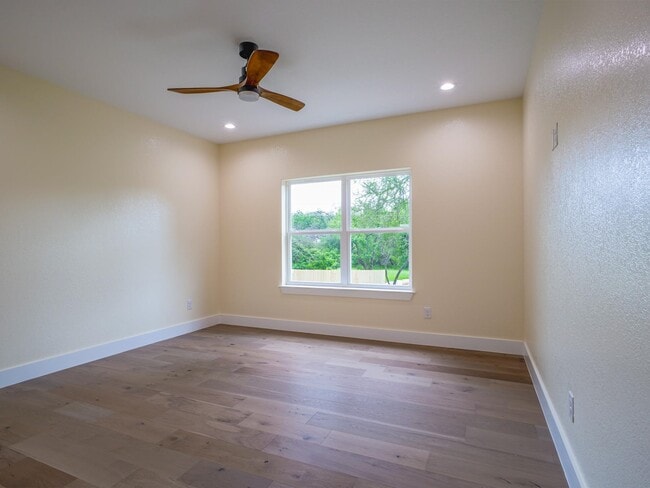 Building Photo - 1415 Bluebonnet Dr