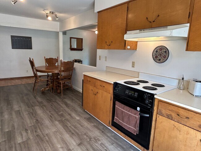 Building Photo - 302 N 37th Ave