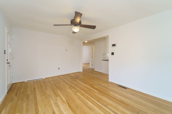 Building Photo - Quaint 2 Bedroom 2 Bath Cottage Style Home Near Rock Creek in Bethesda