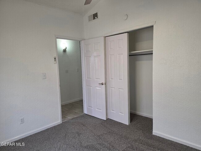 Building Photo - 944 Montera Rd