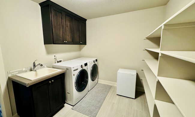 Building Photo - 5081 SE 83rd Ave