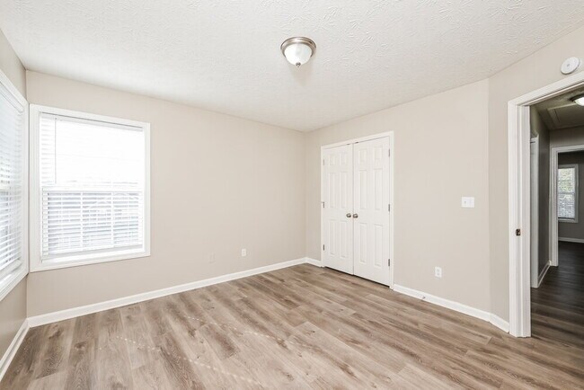 Building Photo - 1870 Hillspring Ln