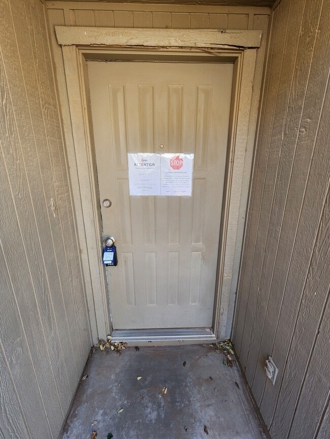 Building Photo - 3 bed 2 bath 2 car garage!