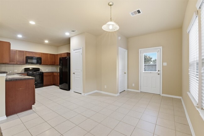 Building Photo - 7530 Foxwaithe Ln